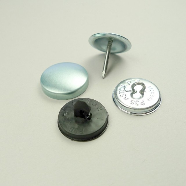 3)23mm 3a bakstykke med hempe lukket sølvmetall 3b bakstykke med hempe åpen sort plastkrok 3c bakstykke spiker 18mm